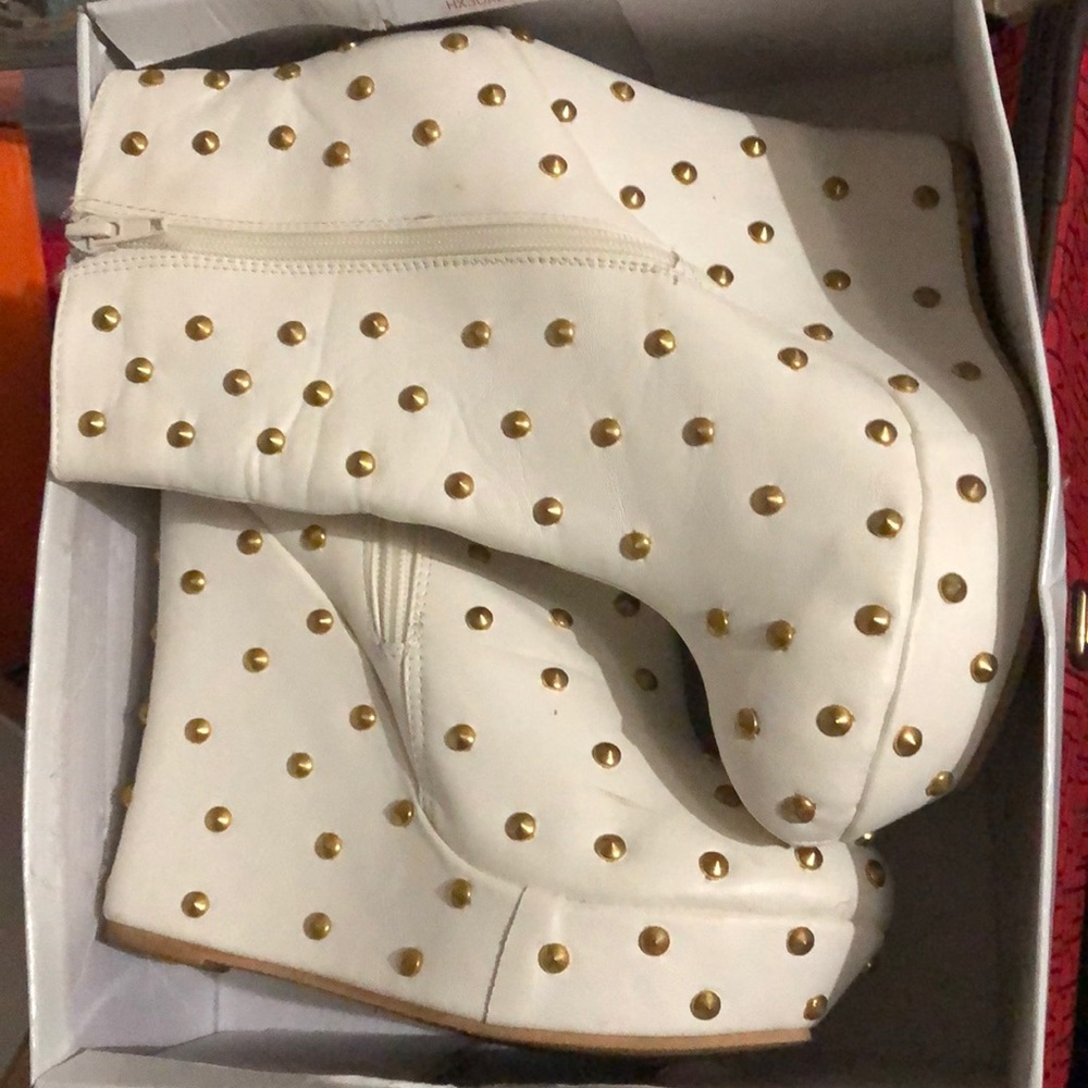 Off white boots